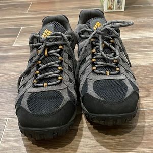 Columbia Men's Waterproof Low Cut Hiking Shoes Black - Wide (perfect condition)